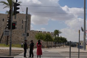 エルサレム旧市街を囲む城壁。警戒する兵士を多く見かける。